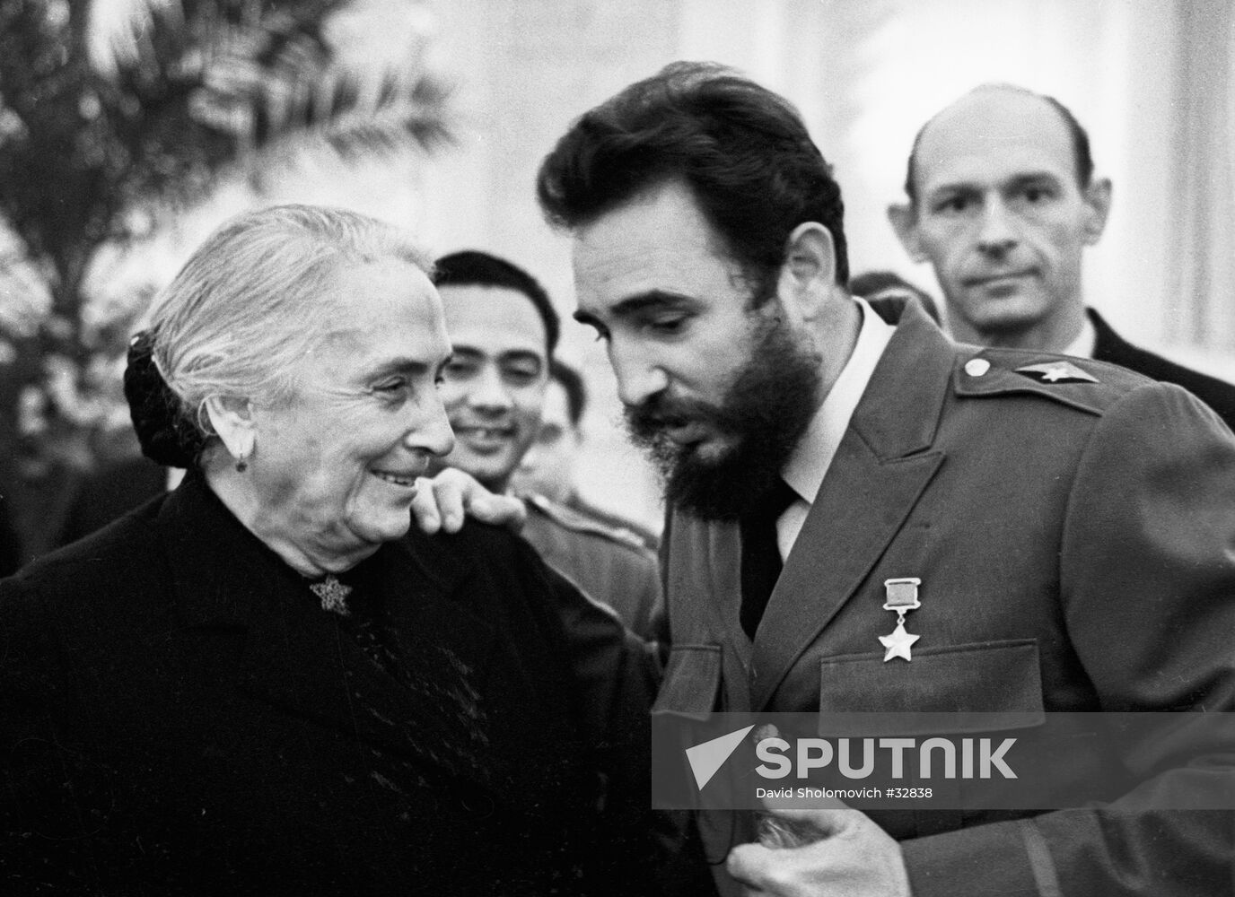 Dolores Ibarruri and Fidel Castro 