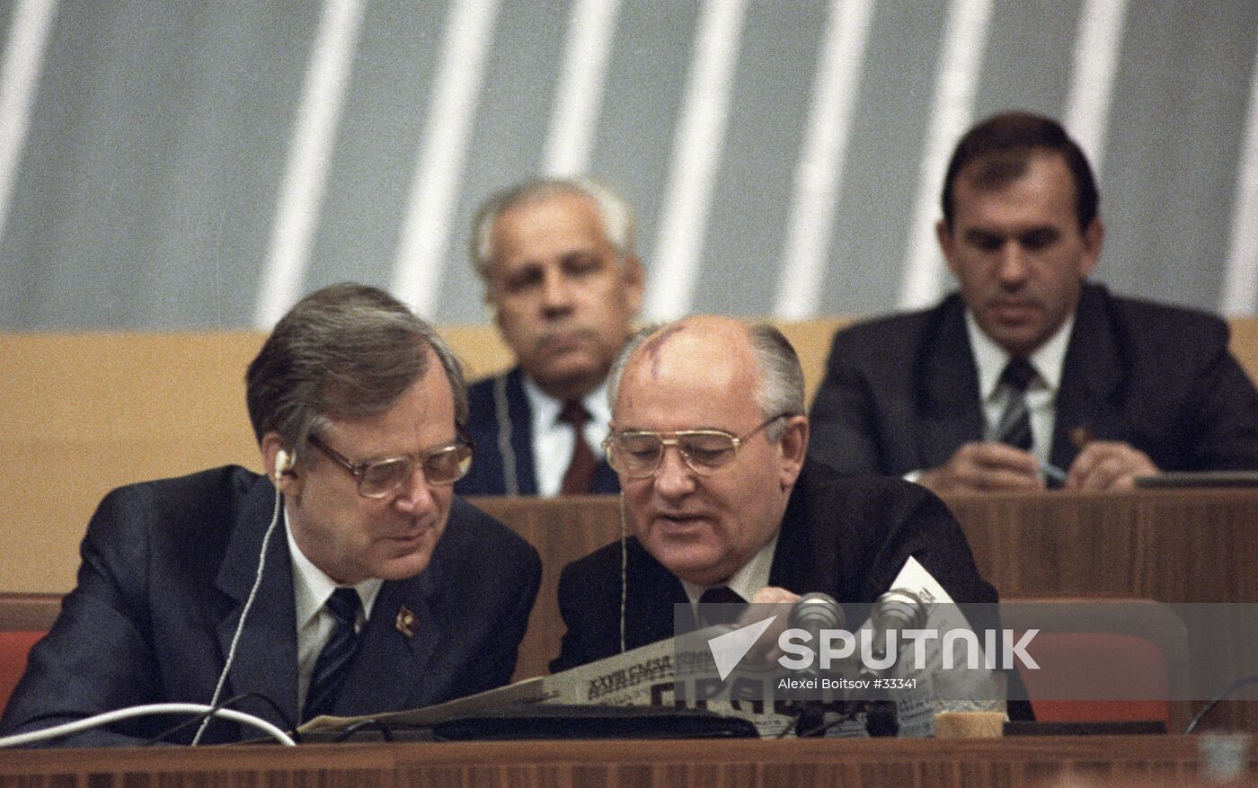 RYZHKOV GORBACHEV