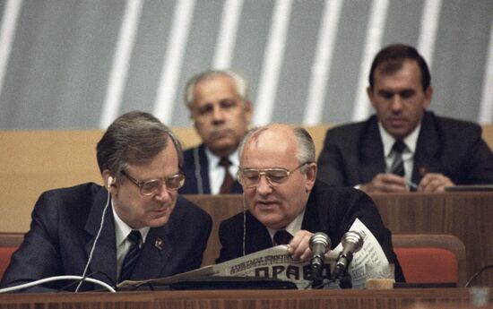 RYZHKOV GORBACHEV