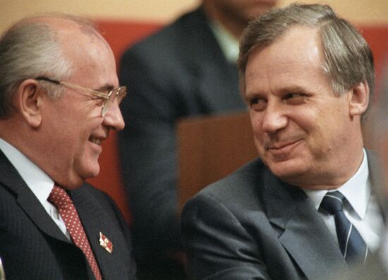 RYZHKOV GORBACHEV