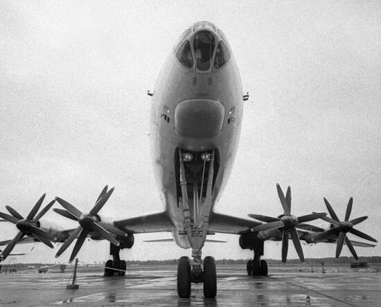 AIRCRAFT TU-114