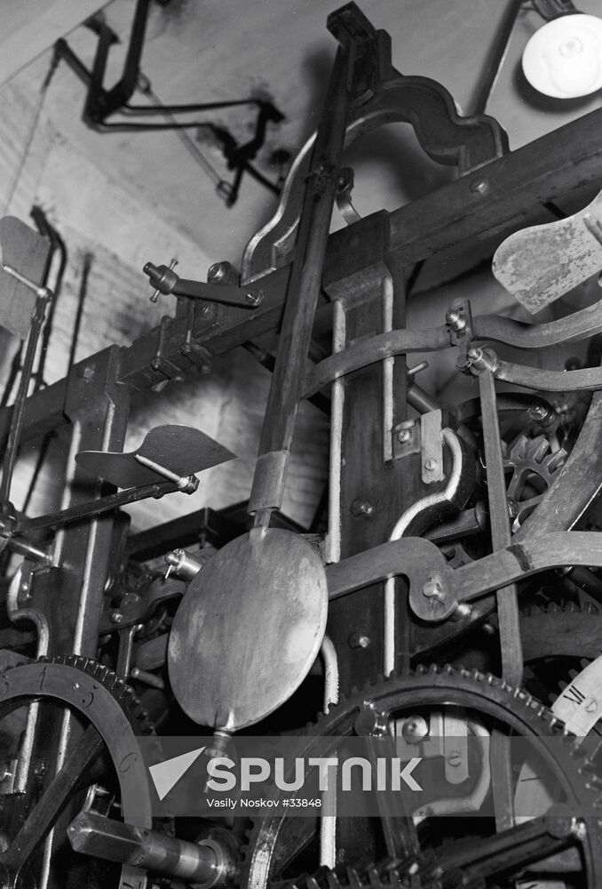 KREMLIN CLOCK MECHANISM PENDULUM