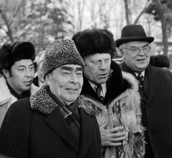 BREZHNEV FORD VLADIVOSTOK 