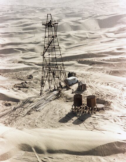OIL DERRICK TURKMENIA