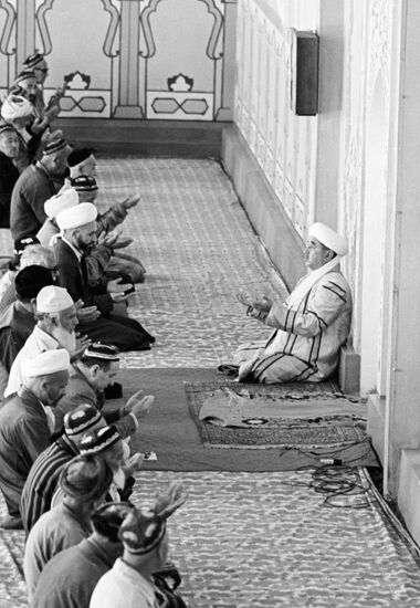 KHODZHA YAKUB GRAND MOSQUE PRAYER