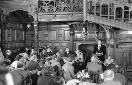 REAGAN MEETING 