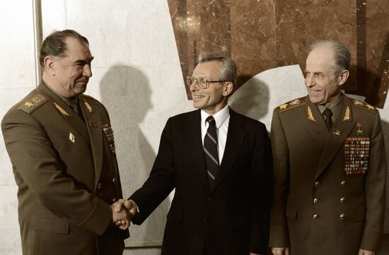 YAZOV CARLUCCI MEETING