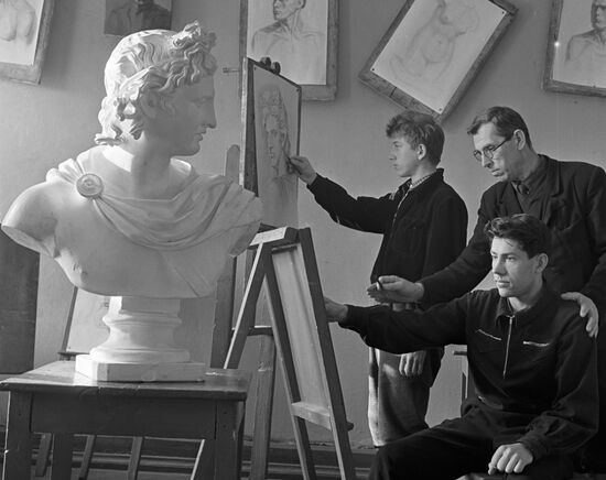 Students of the Palekh school of arts