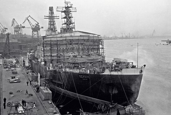 ICE-BREAKER WALL SHIPYARD