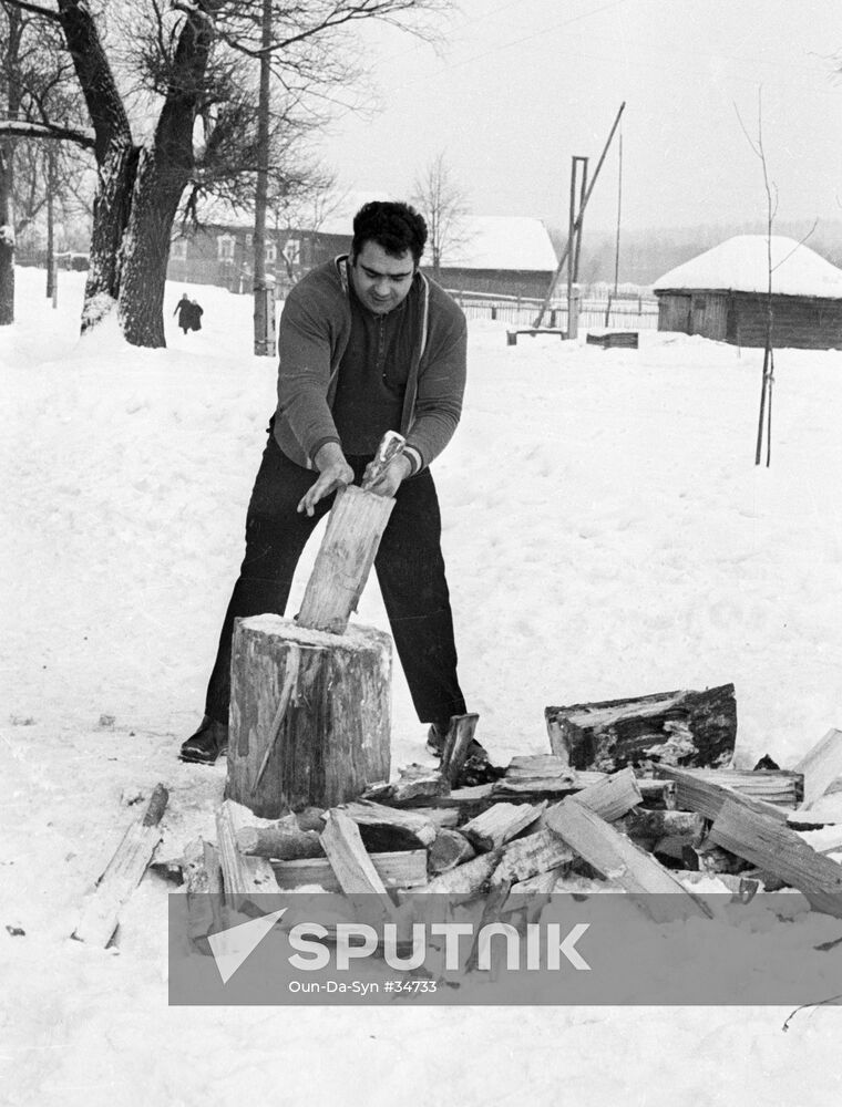 ALEXEYEV WEIGHTLIFTING CHAMPION FIREWOOD