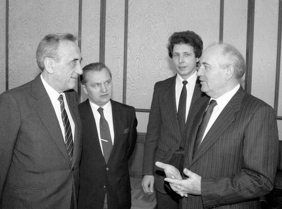 GORBACHEV MAZOWIECKI