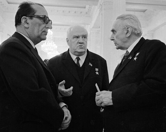 TOVSTONOGOV TIKHONOV FEDIN DEPUTIES