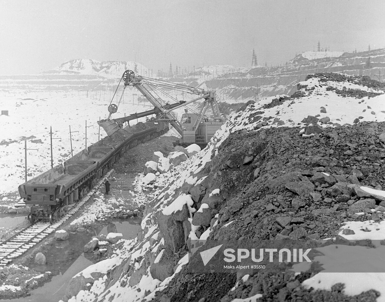 ORE LOADING MINE