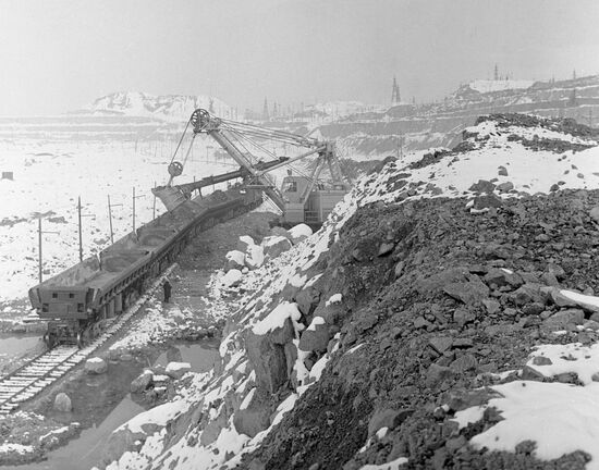 ORE LOADING MINE
