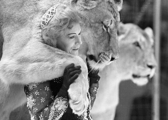 BUGRIMOVA TAMER LIONS CIRCUS 