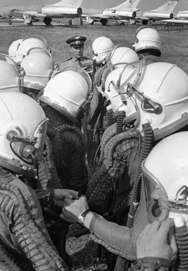 PILOTS FIGHTERS