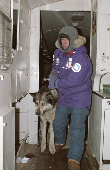 EXPEDITION HEAD DOG