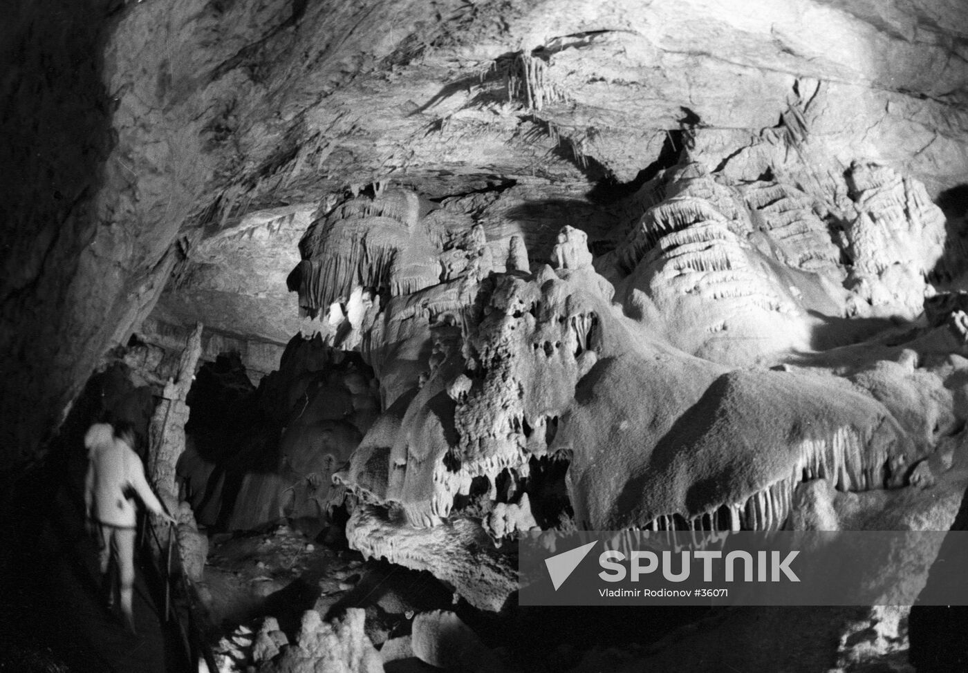 CAVES NOVY AFON