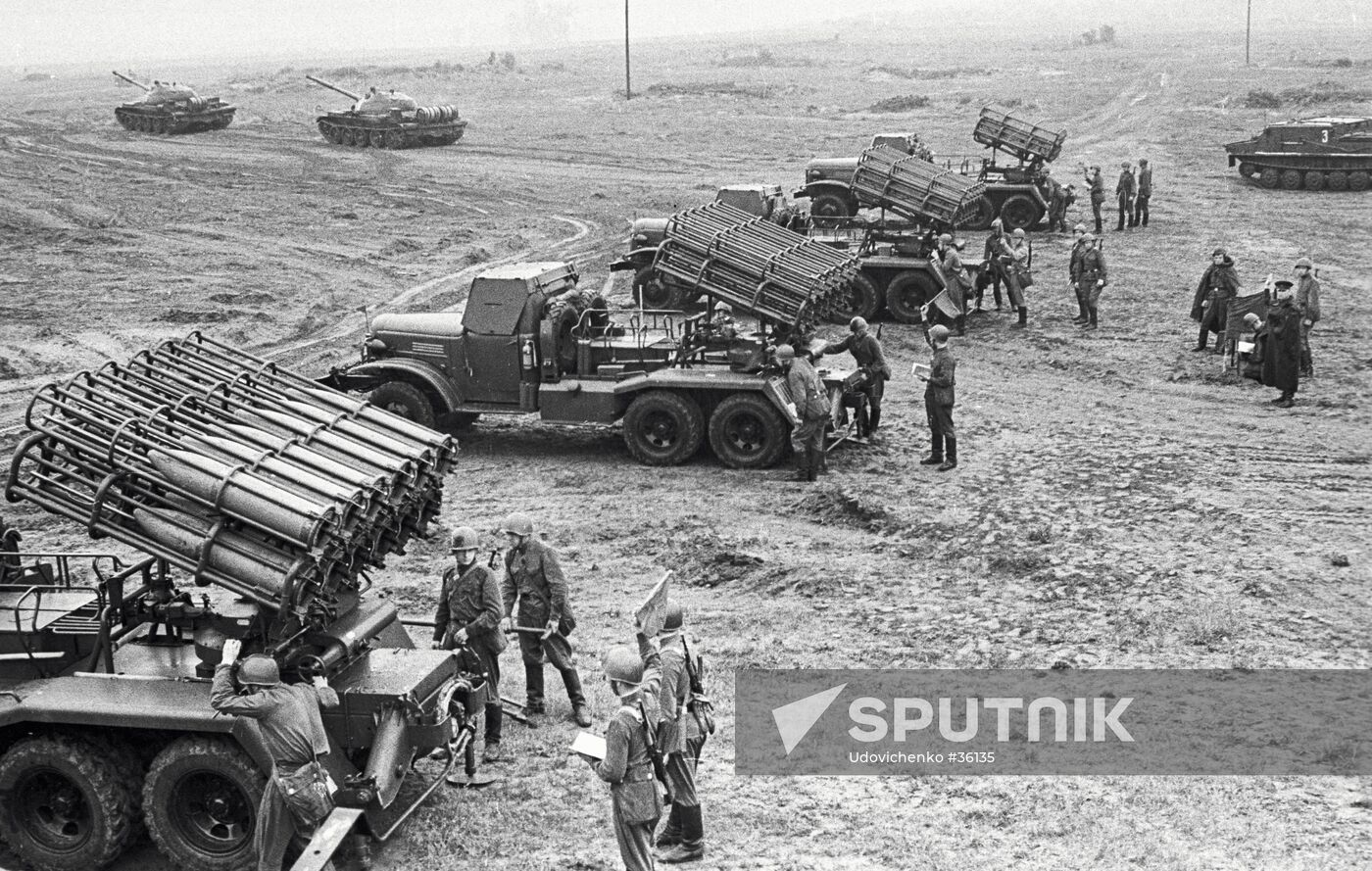 ROCKET LAUNCHERS FIRE POSITION