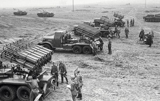 ROCKET LAUNCHERS FIRE POSITION