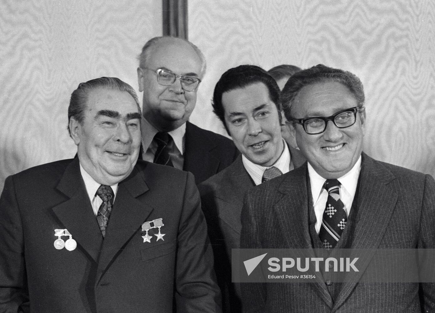 BREZHNEV KISSINGER 