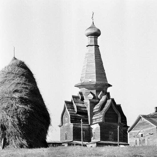 WOODEN CHURCH VARZUGA
