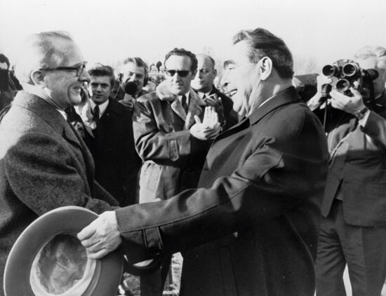 LEONID BREZHNEV ERICH HONECKER