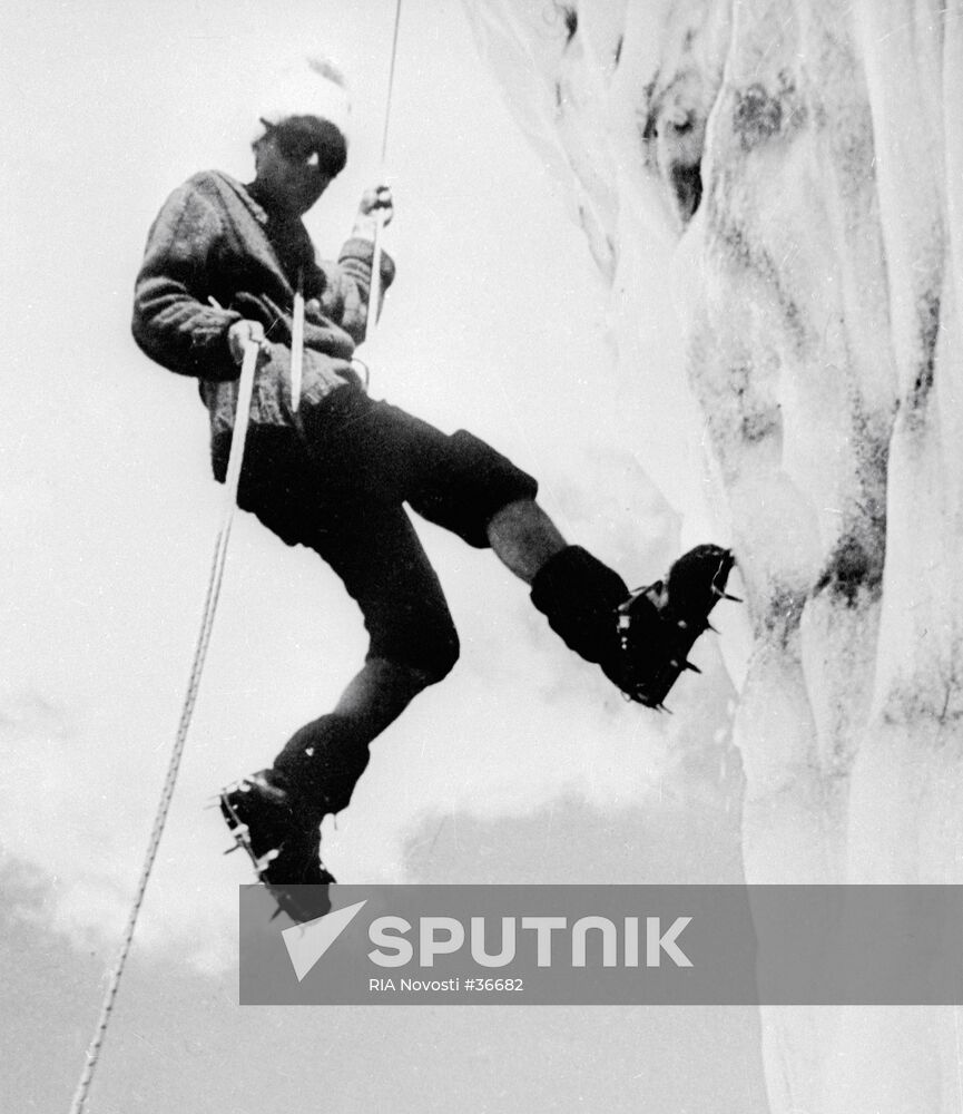 CLIMBER CABLE SLOPE ASCENT