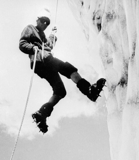 CLIMBER CABLE SLOPE ASCENT