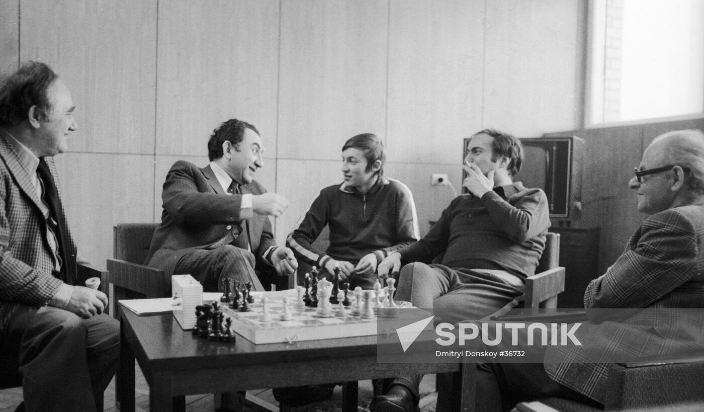 World chess champion Anatoly Karpov right and his coach Semyon Furman Stock  Photo - Alamy