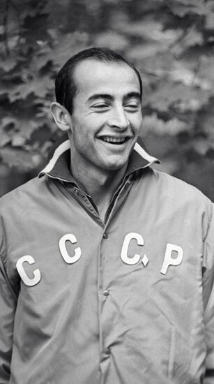MOSELASHVILI BASKET-BALL PLAYER