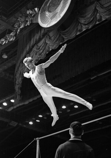 GYMNAST 