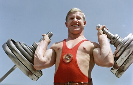 WEIGHT-LIFTER KURENTSOV
