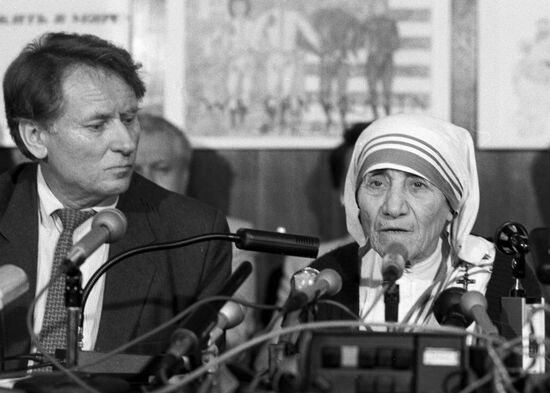 SOVIET PEACE COMMITTEE MOTHER TEREZA BOROVIK