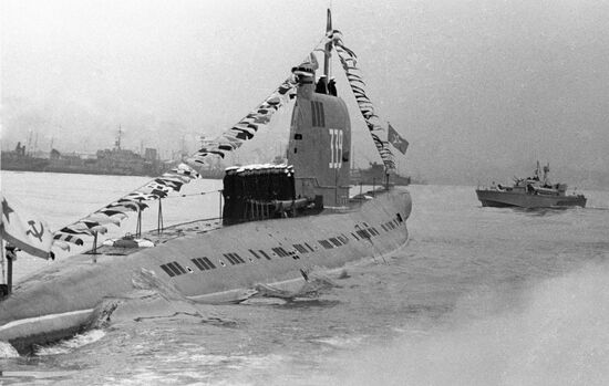 SUBMARINE PARADE MAY 9 