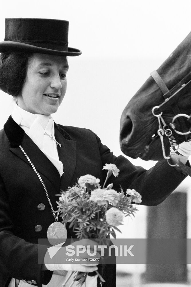 PETUSHKOVA HORSE MEDAL VICTORY