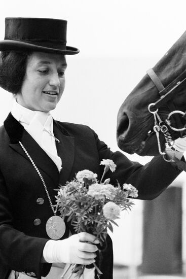 PETUSHKOVA HORSE MEDAL VICTORY