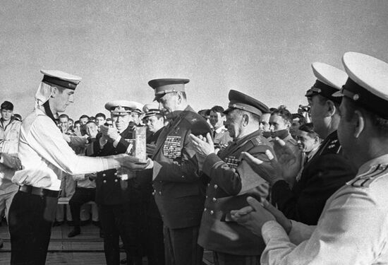 MINISTER MARSHAL GRECHKO CRUISER 'DZERZHINETS'