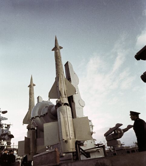 MISSILE MOUNTS CRUISER
