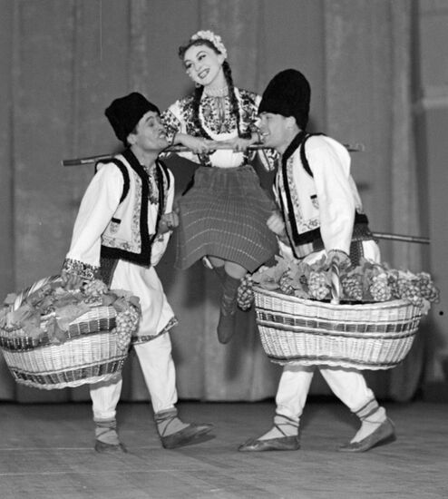 "CHABANY" DANCE ENSEMBLE