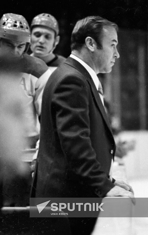 LOKTEV COACH ICE HOCKEY 