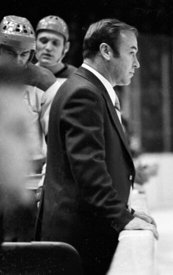 LOKTEV COACH ICE HOCKEY 