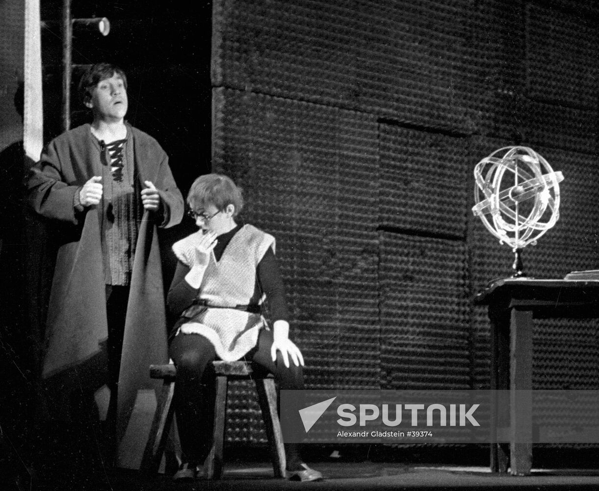 VYSOTSKY VLASOVA "THE LIFE OF GALILEO"