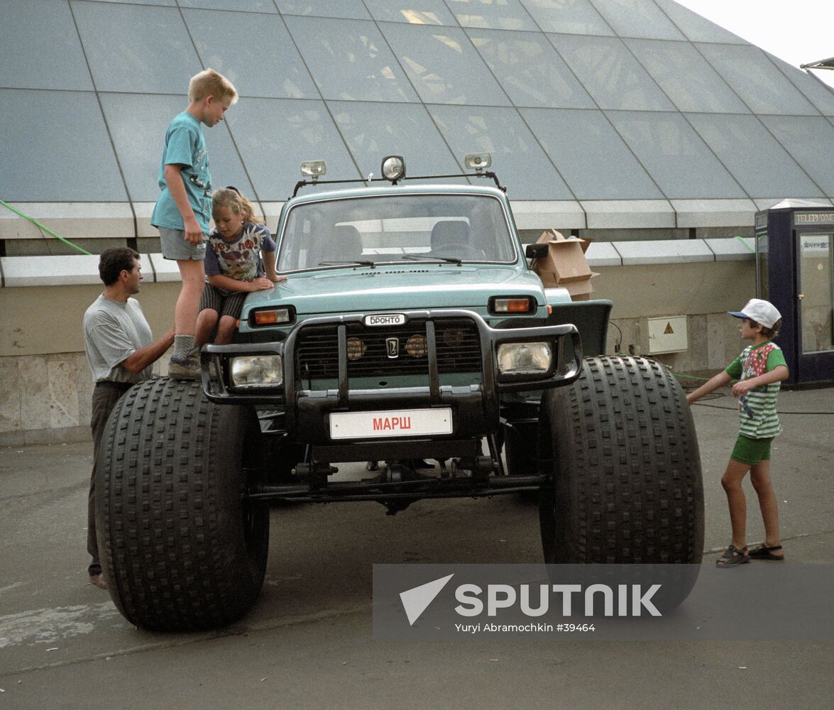 NIVA AUTOMOBILE SALON 97