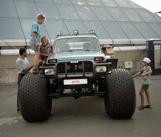 NIVA AUTOMOBILE SALON 97