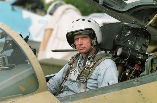 TEST-PILOT SU-37 MAKS 97