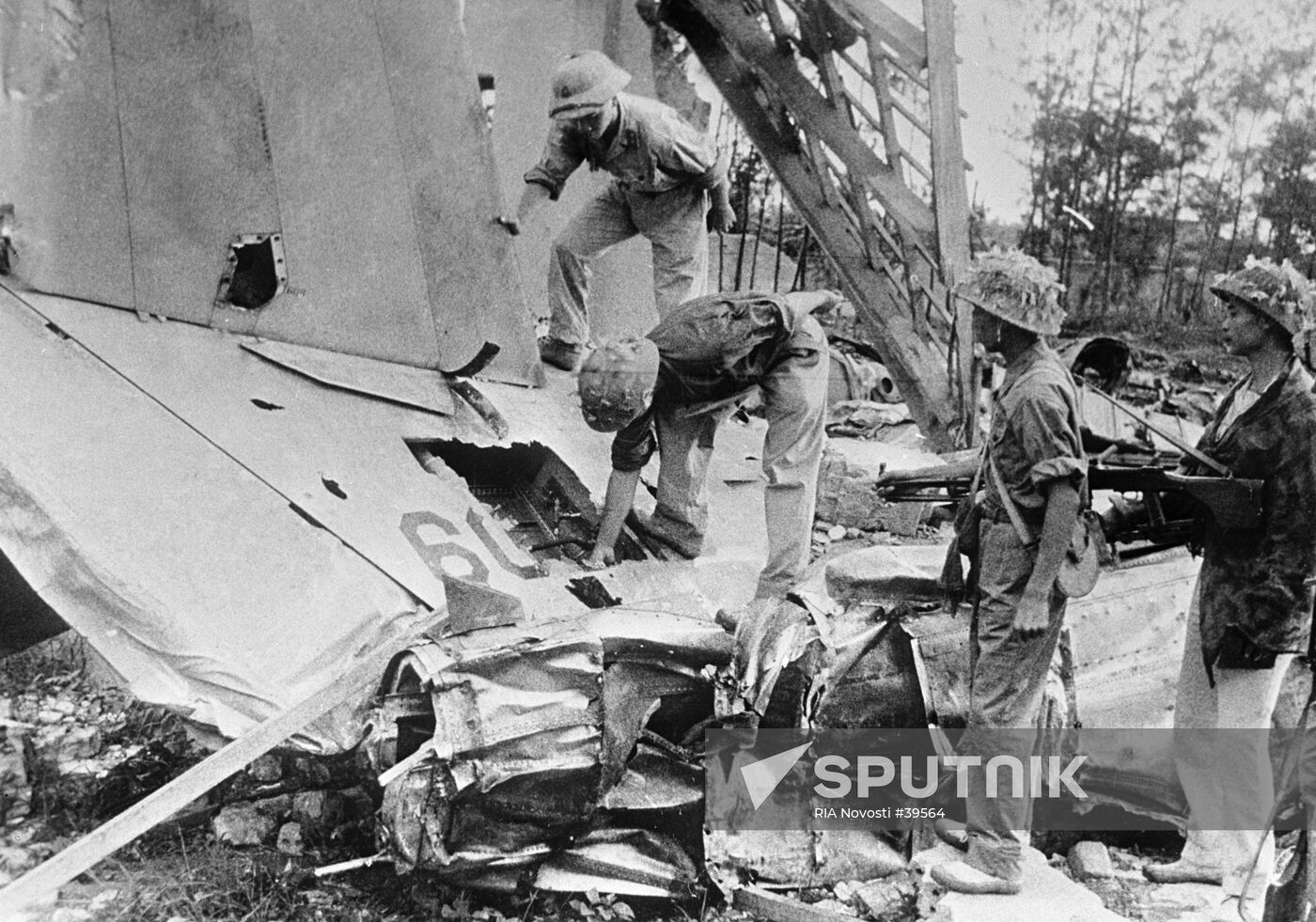 FIGHTER WRECKAGE VIETNAM WAR