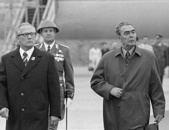 BREZHNEV HONECKER