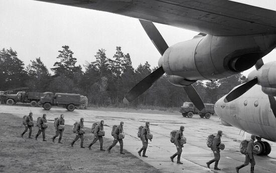 PARATROOPERS EMPLANING PLANE