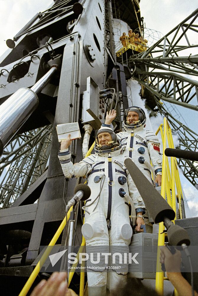 Cosmonauts Alexei Leonov and Valery Kubasov